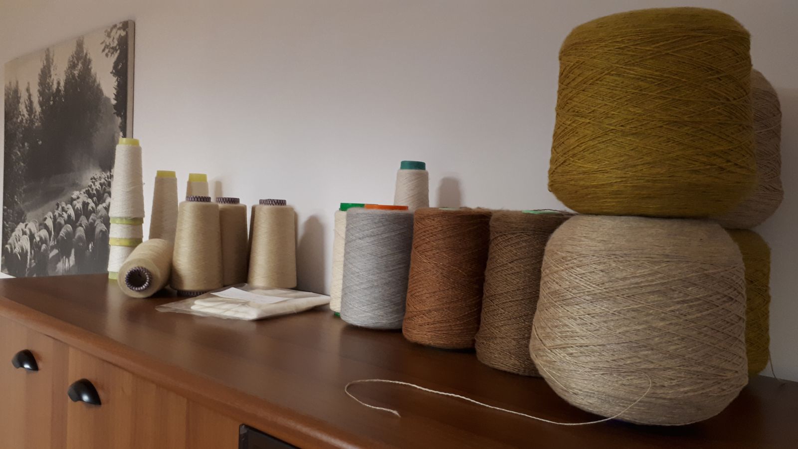 Rocche di filati colorati per arredamento